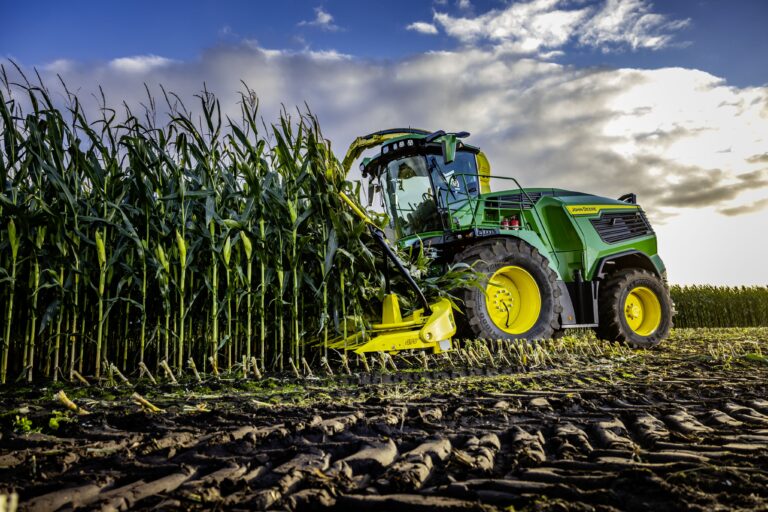 John deere f8 600 corn harvesting