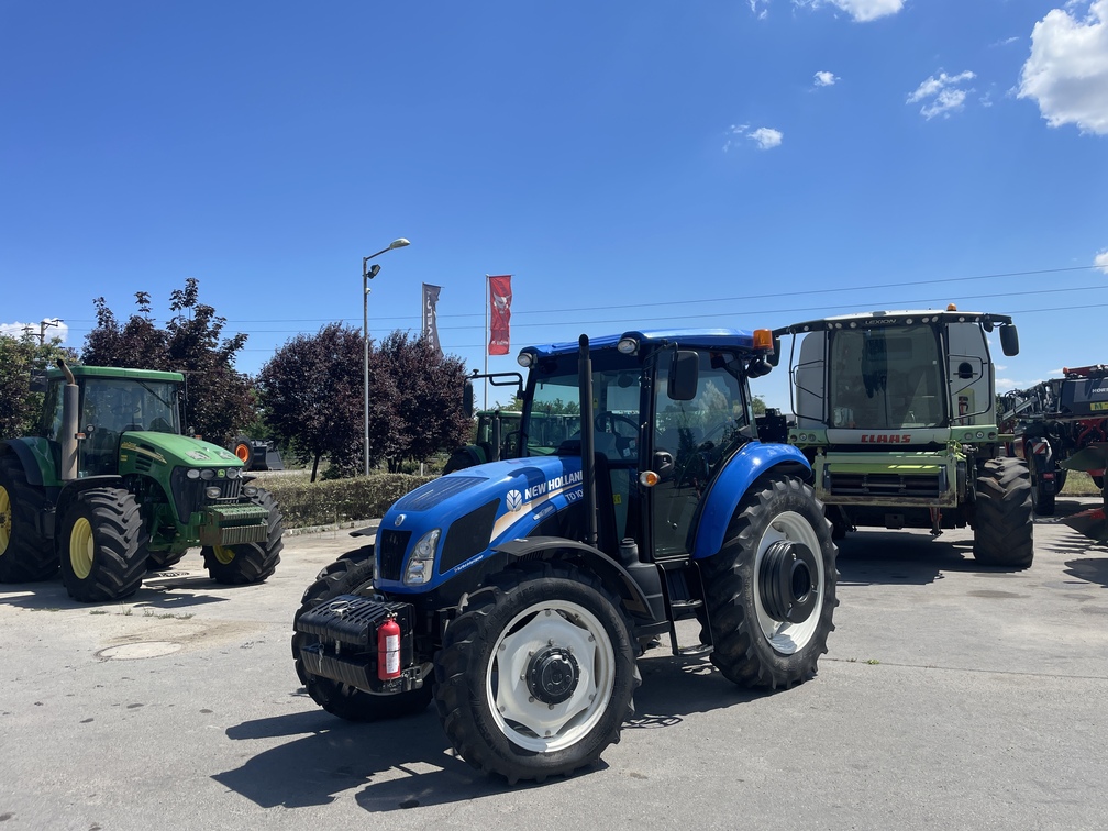 New Holland T 100D (1)